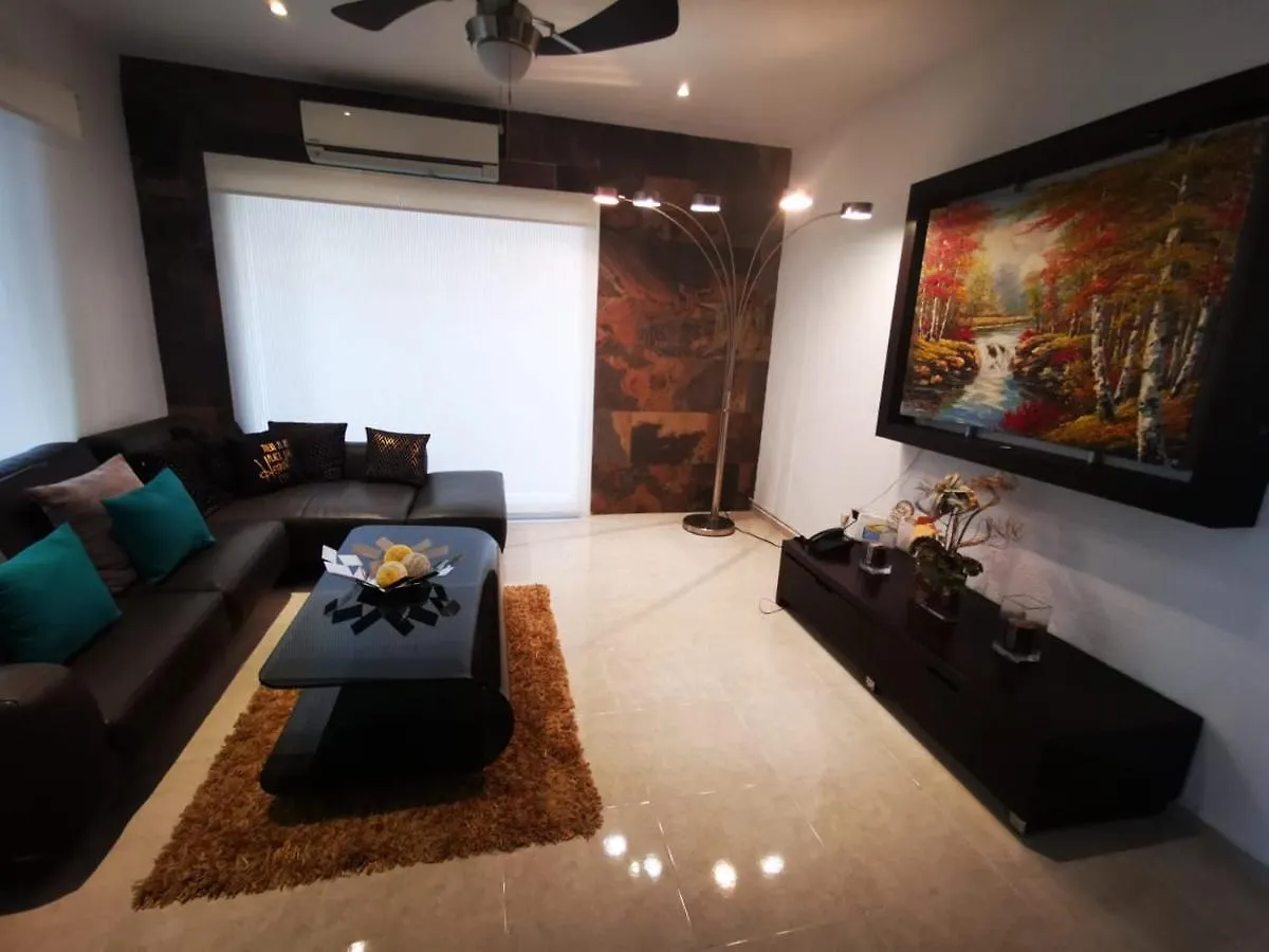 Cozy Home With Private Pool Cancún 0*,  México